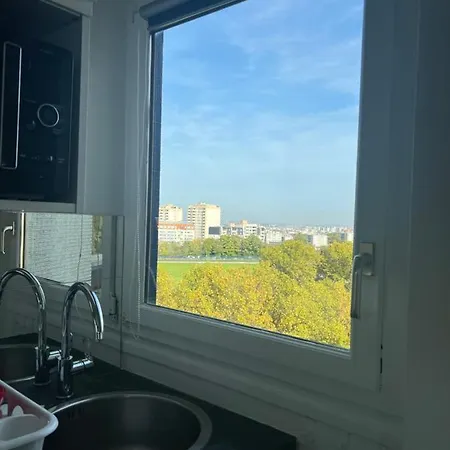 Apartment In With View, 15min Direct To Center *